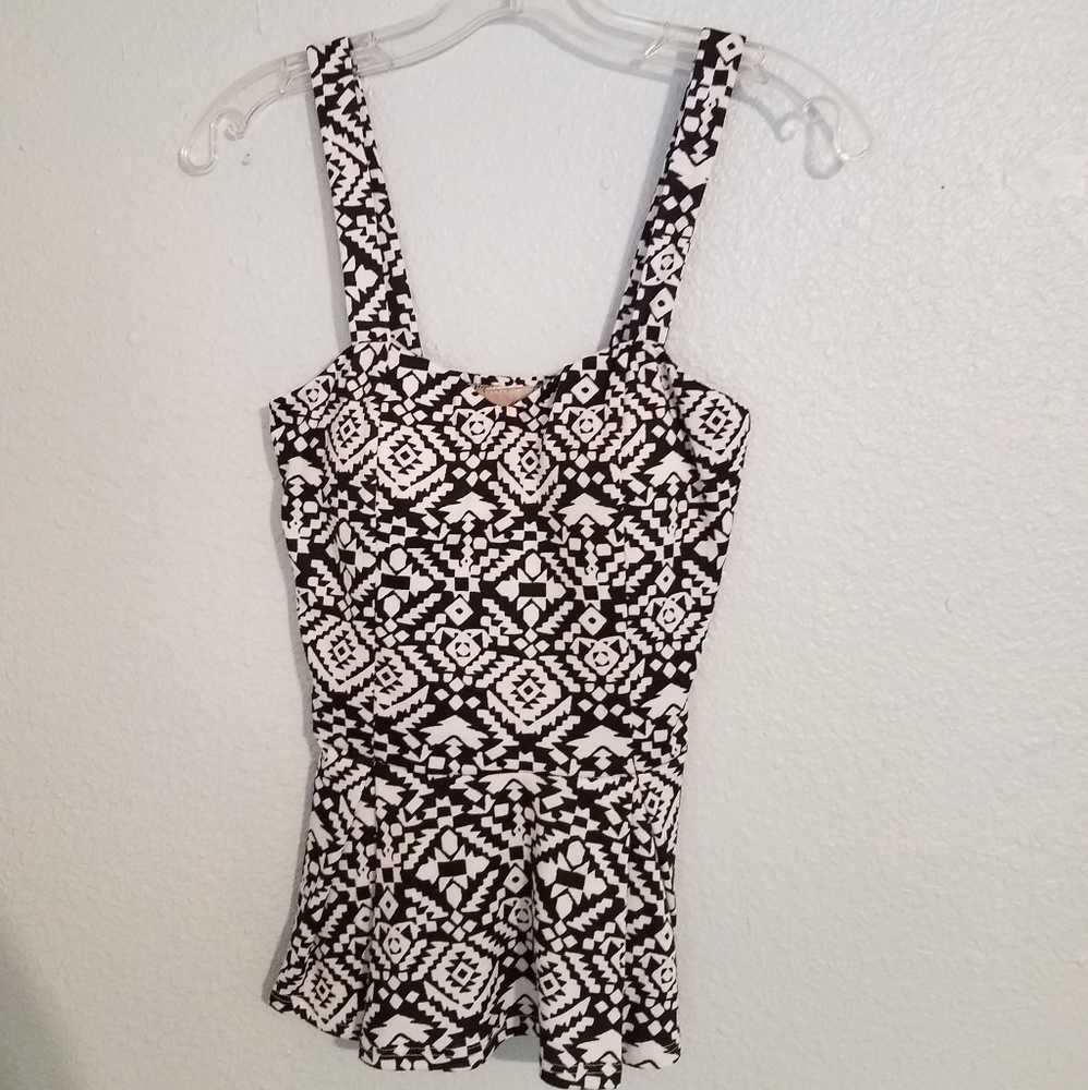 Black and white print tank
